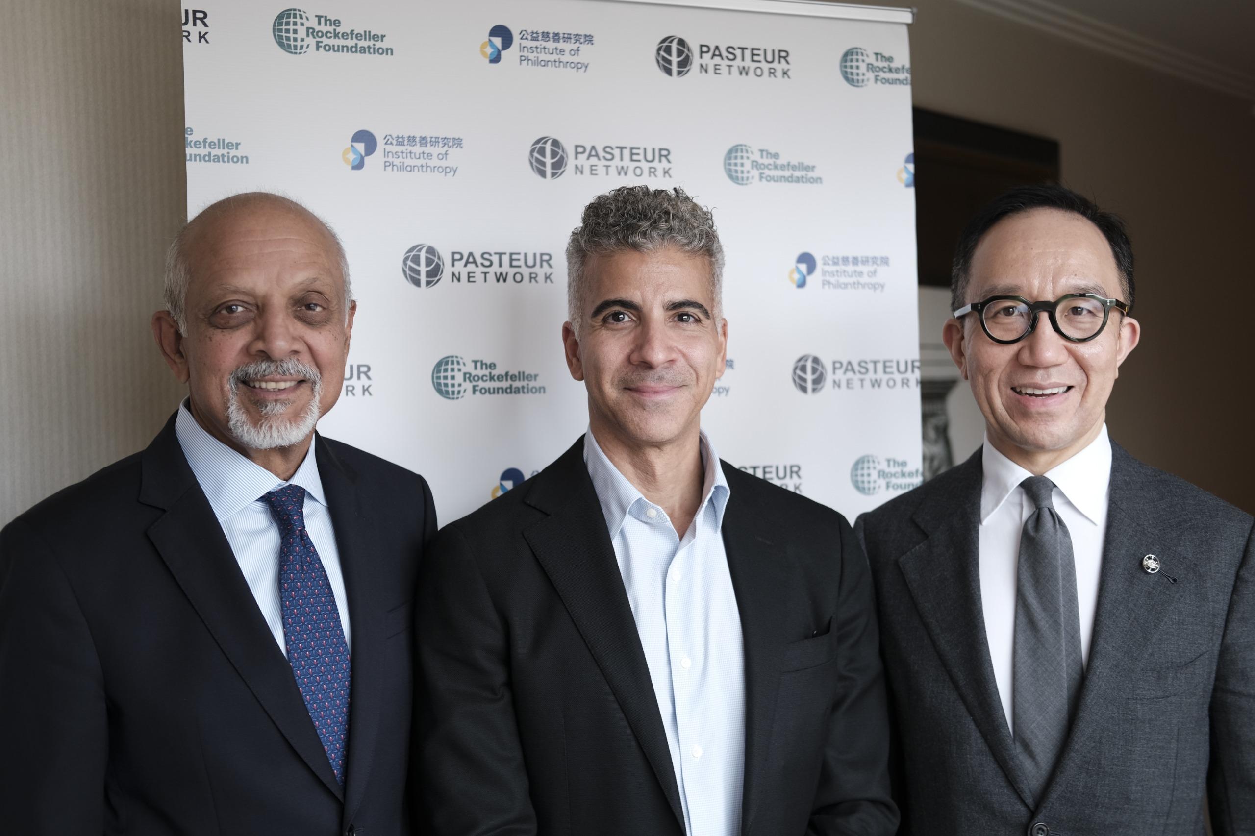 公益慈善研究院董事梁卓偉（右）與巴斯德研究院網絡行政團隊成員Oscar Ceville（中），及洛克菲勒基金會健康倡議高級副總裁Naveen Rao