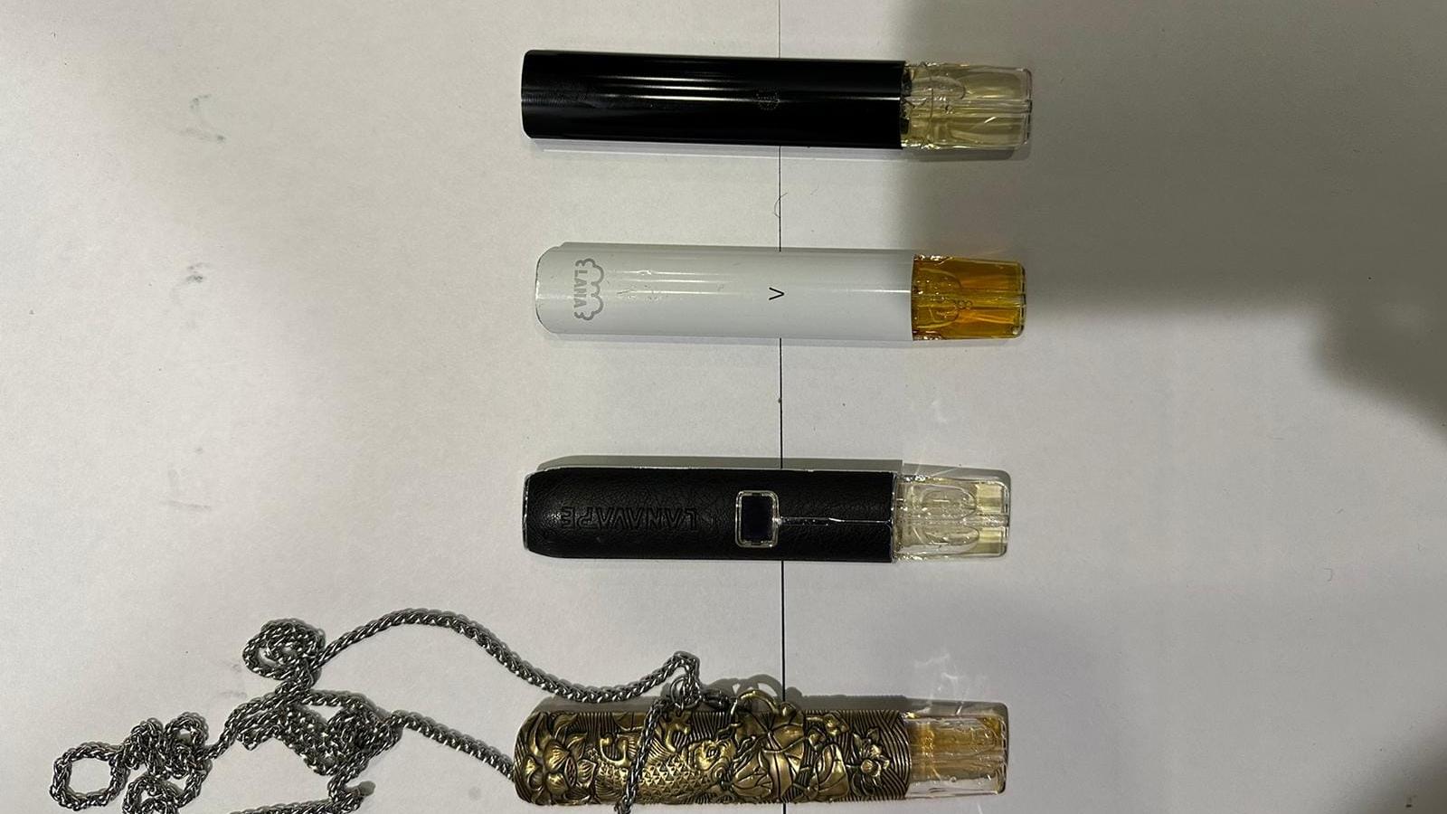 警拘6青年涉非法售賣或管有「太空油」 最細僅15歲 (@fb葵青警區圖片)