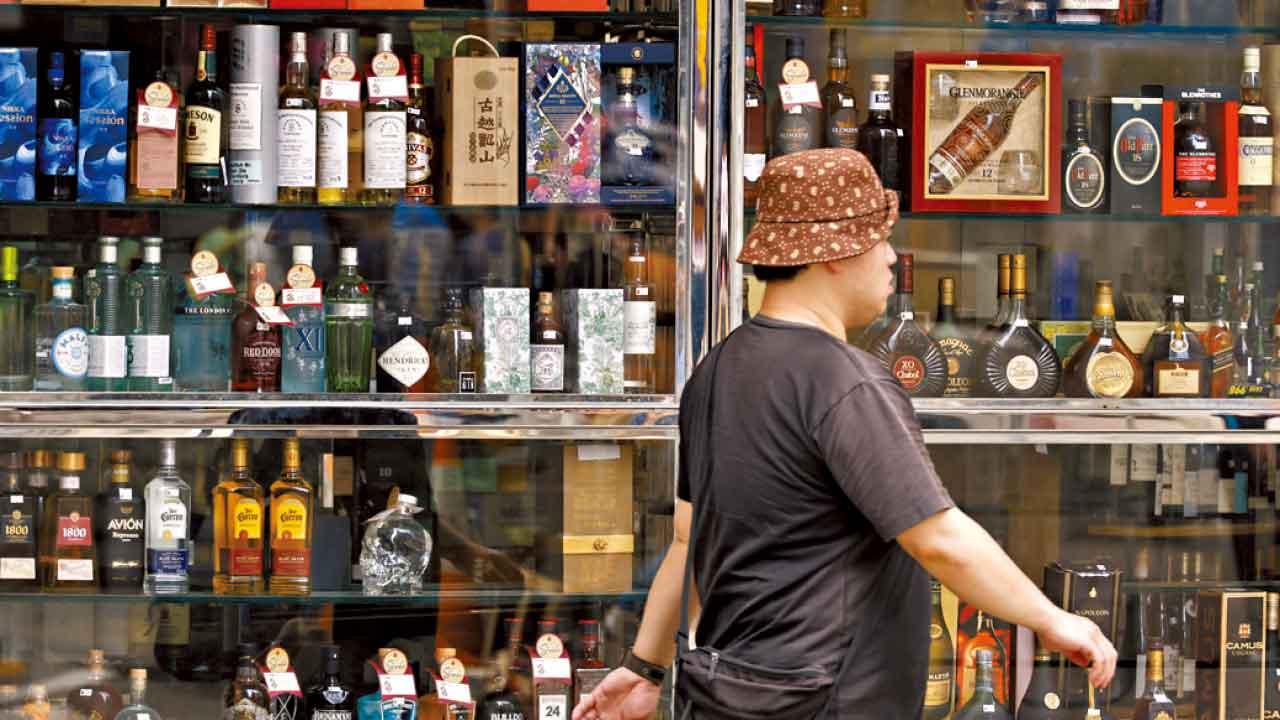 烈酒設雙層稅制 部分減至10%  酒業︰未能受惠  議員指要配合醫療教育