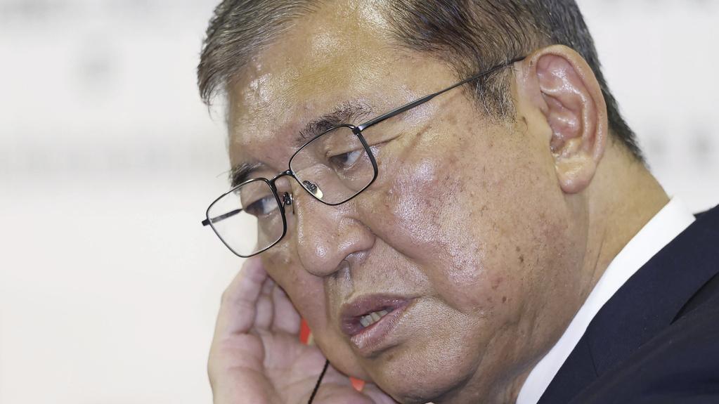 石破茂領導的自民黨與公明黨執政聯盟在眾議院選舉中慘敗，但他拒絕辭任首相。(資料圖片)