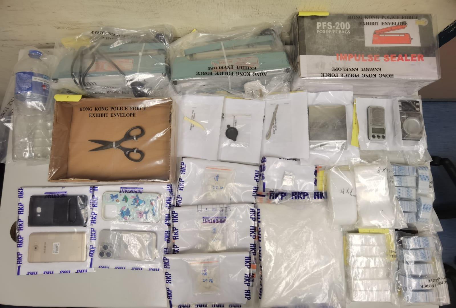 警方搗破紅磡荃灣兩毒品儲存倉，檢53萬元毒品拘兩男女。(警方圖片)