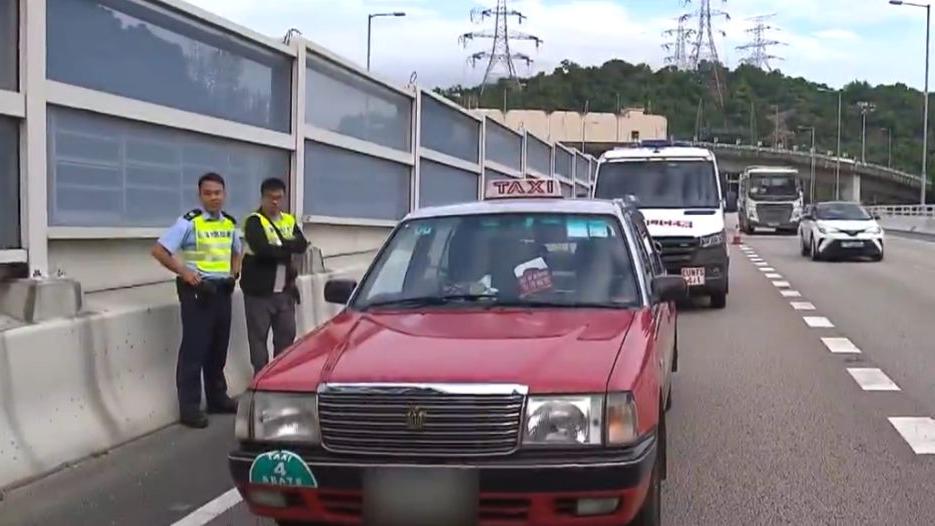 青沙公路的士遇截查斷正　56歲司機涉藏可卡因被捕