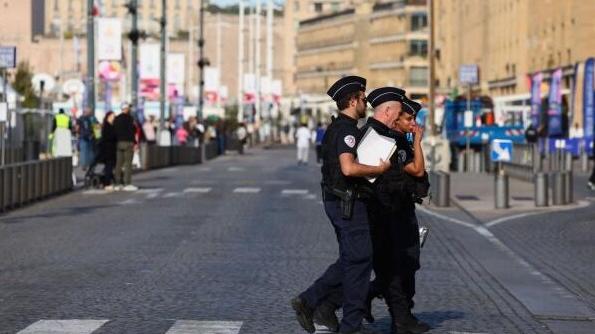 馬賽的販毒集團十分猖獗，將毒品交易企業化。圖為當地警察。(資料圖片)