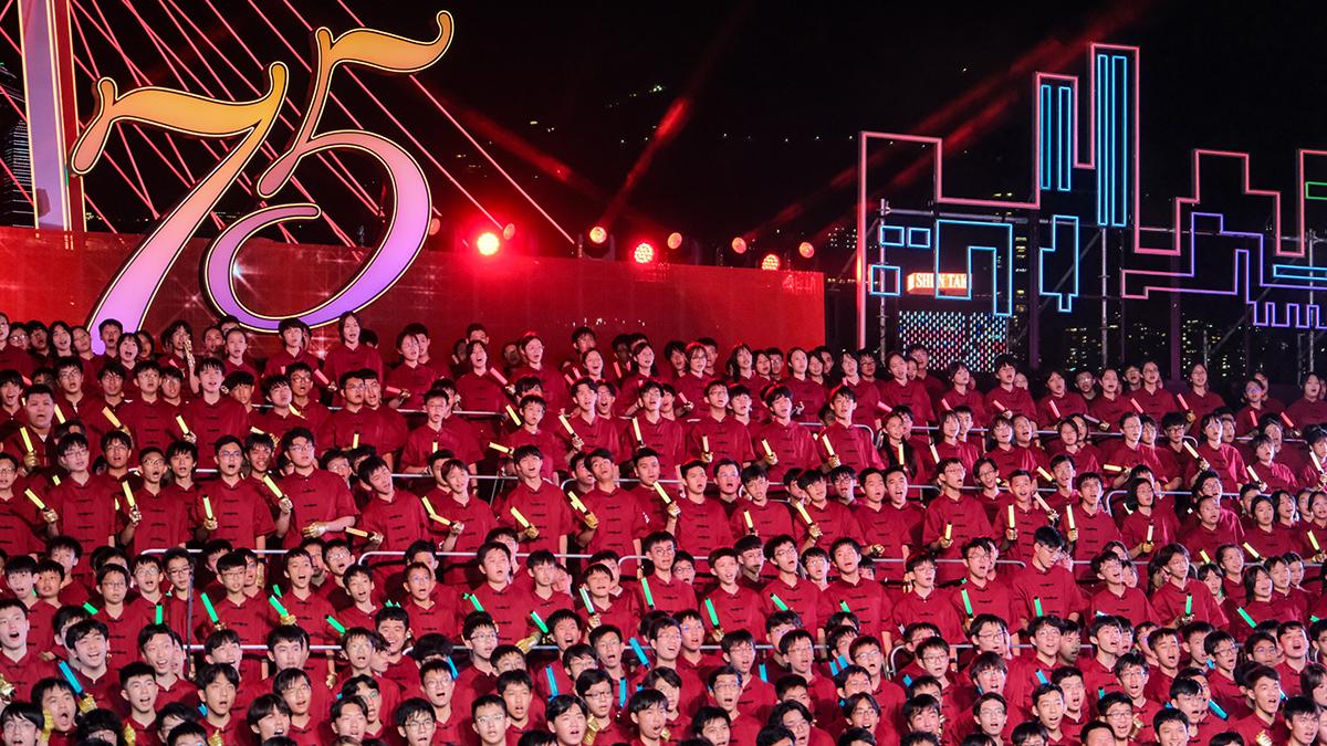 「新生代千人合唱賀國慶」在國慶日前夕舉行。(中通社)