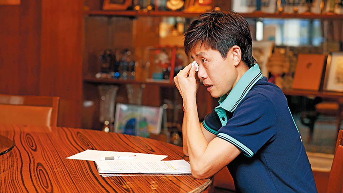 蕭明慧憶述受害兒童遭遇時不禁流淚。(《警聲》圖片)