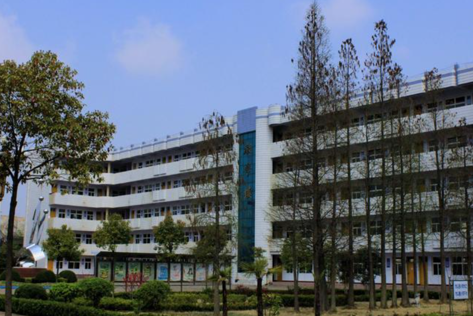 河南信陽市實驗高級中學學生會，有多名幹事被人指控利用學生會權力，索收賄款。