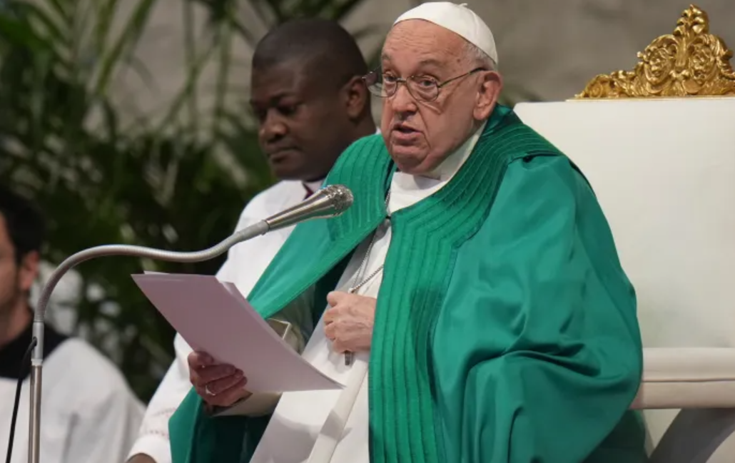 教宗方濟各在一本即將出版的訪談錄，呼籲國際社會調查以色列在加沙的襲擊是否構成種族滅絕。這次是方濟各首次公開呼籲，調查以色列在加沙進行種族滅絕的指控。 (美聯社資料圖片)