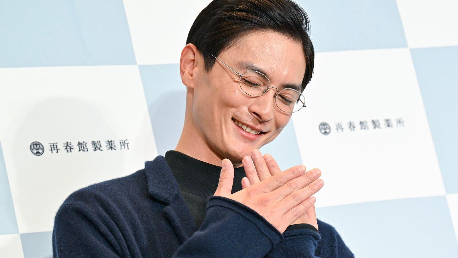 高良健吾奉子成婚 榮升人夫首度現身sweet爆曬婚戒