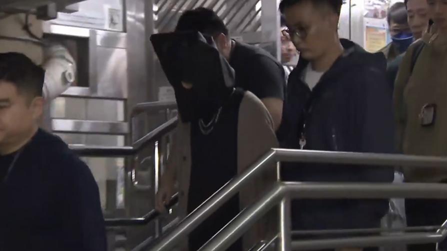 葵盛西邨截查22歲男，檢值120萬元可製4000粒太空油煙彈原料。(有線新聞截圖)