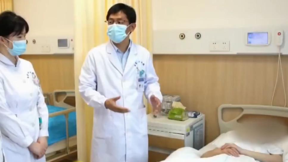 南京女一場感冒瘦剩皮包骨，體重僅得20公斤幾乎不能落床。(微博)