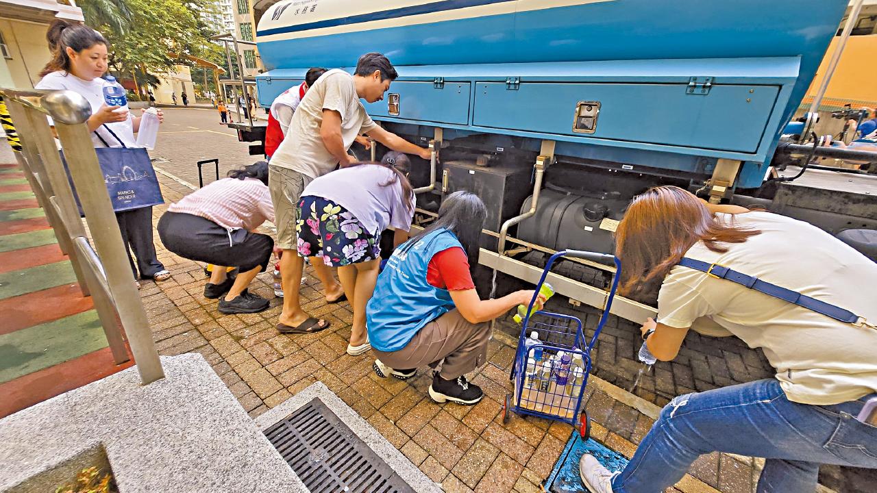 東涌12萬人停水12小時 水務署致歉 主幹水管滲漏 專家：損毀位置罕見 區議員批三度押後供水時間引混亂