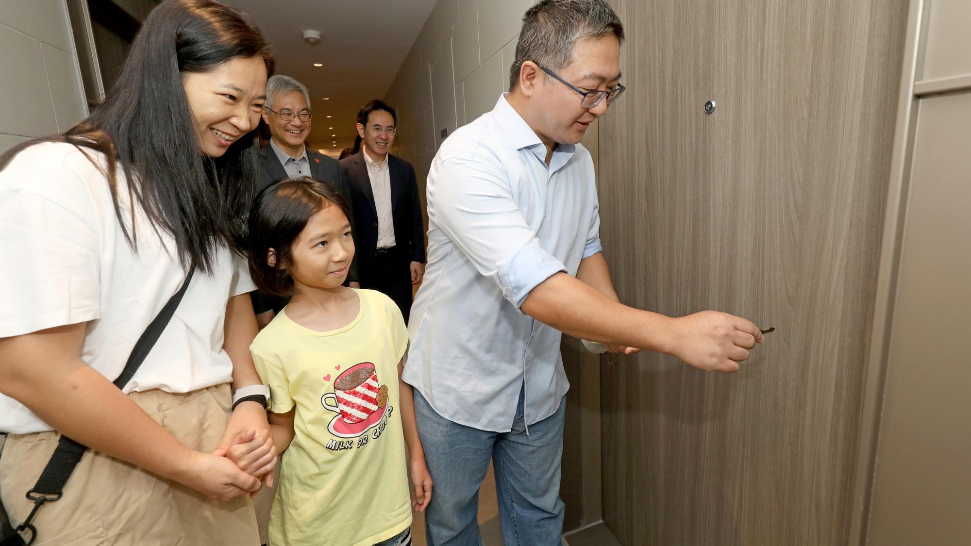 「樂翹軒I」首位業主張先生。(房協提供)