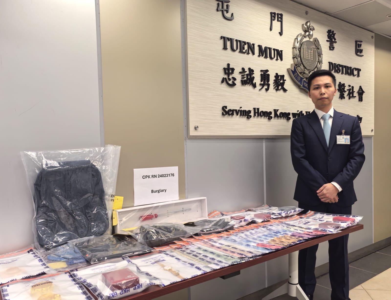 警方於10月31日拘捕一名42歲內地男子，涉嫌與10月起在屯門發生的3宗爆竊案件有關，爆竊地點主要為低密度式及低層私人住宅單位，損失金額達147萬元。 