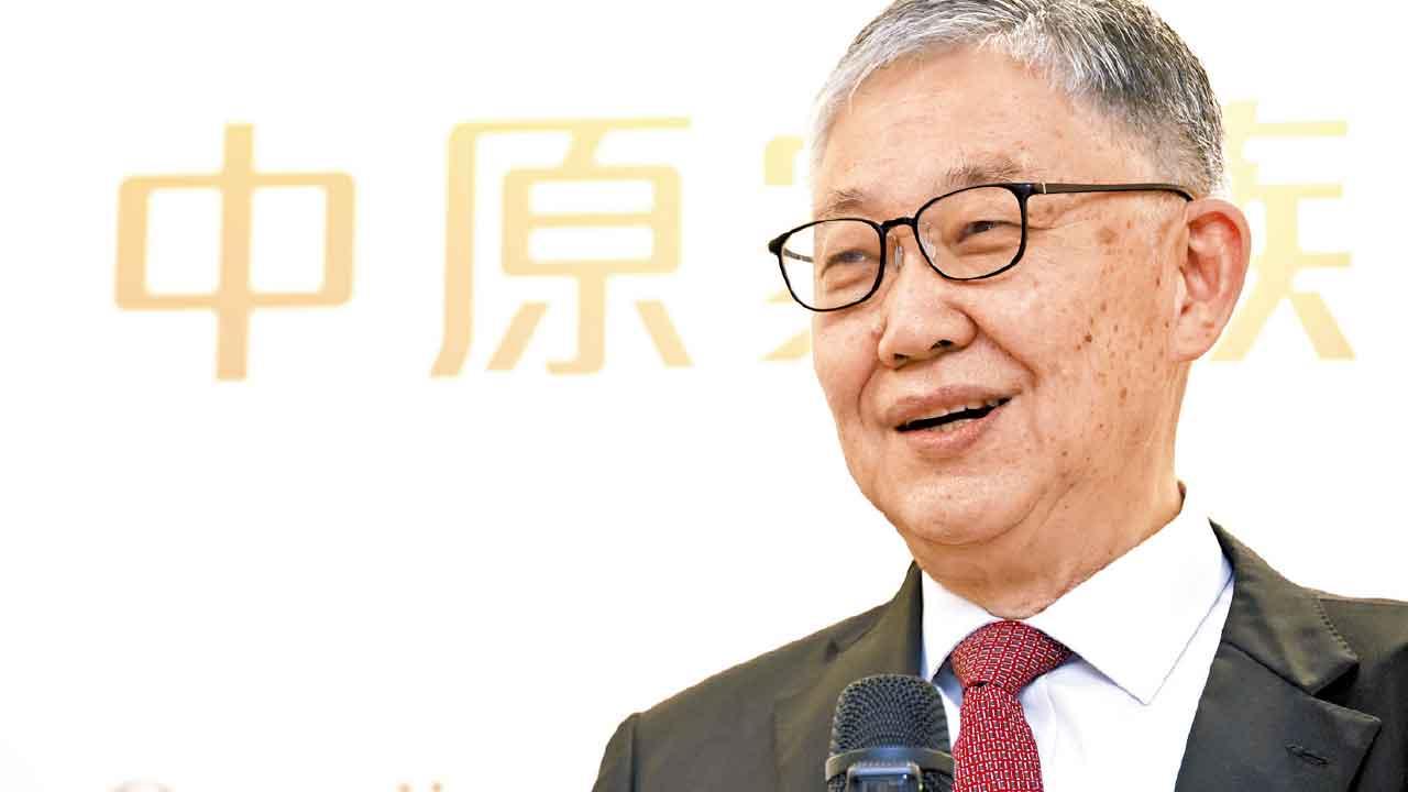 施永青獲頒授榮譽博士學位  仁大：樂善好施 心繫社會 