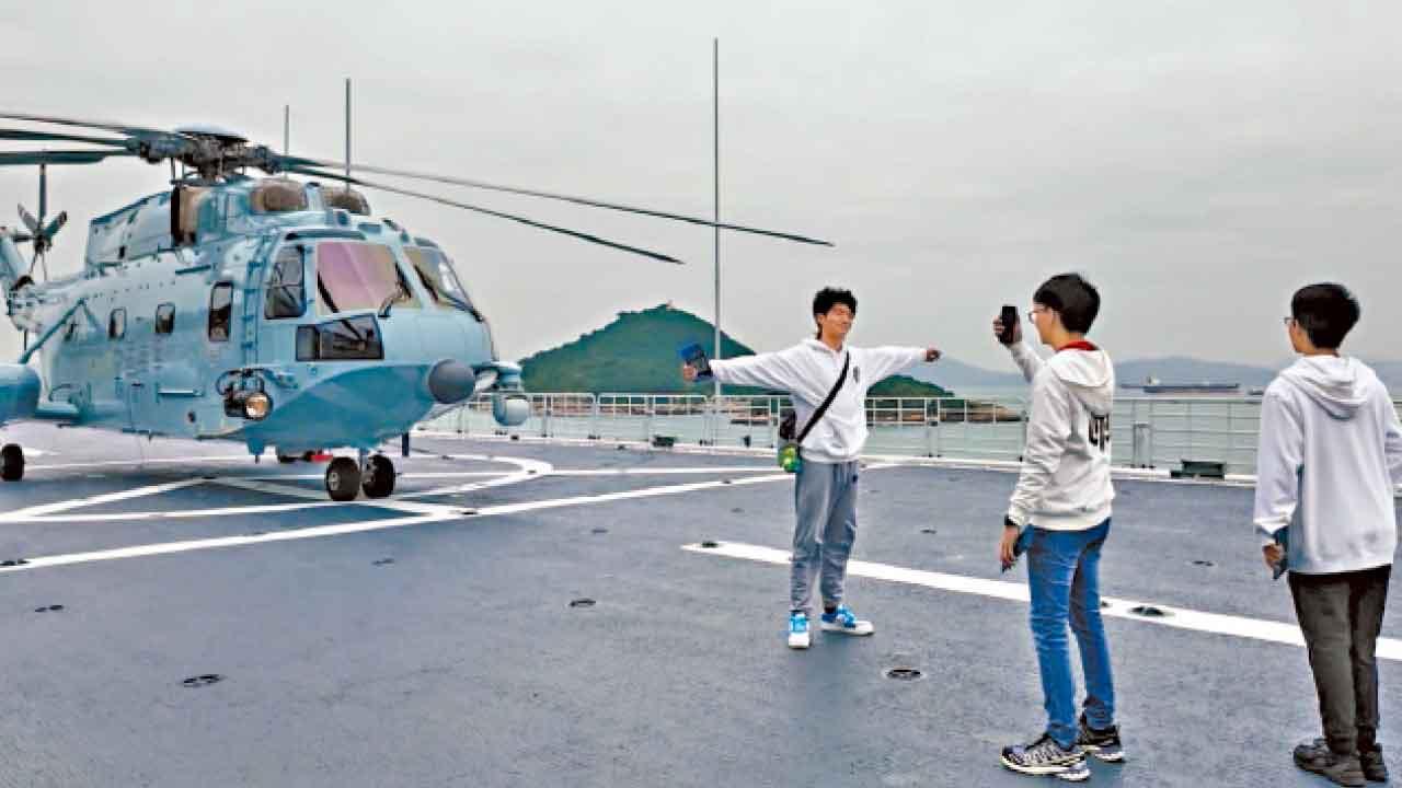 解放軍海南艦 長沙艦離港 3日開放活動1.5萬人參與