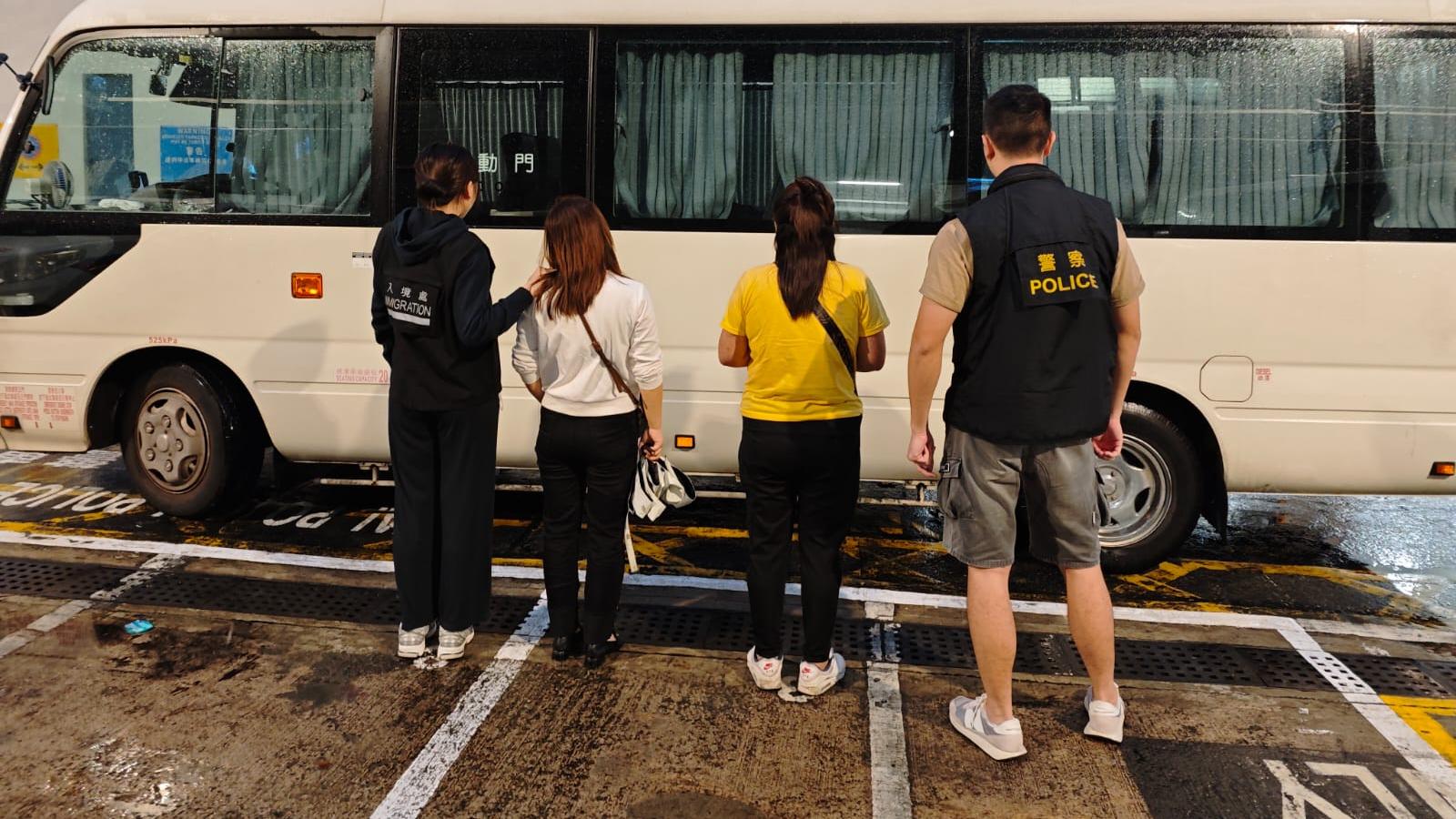 警方聯手入境處拘15名內地女子。