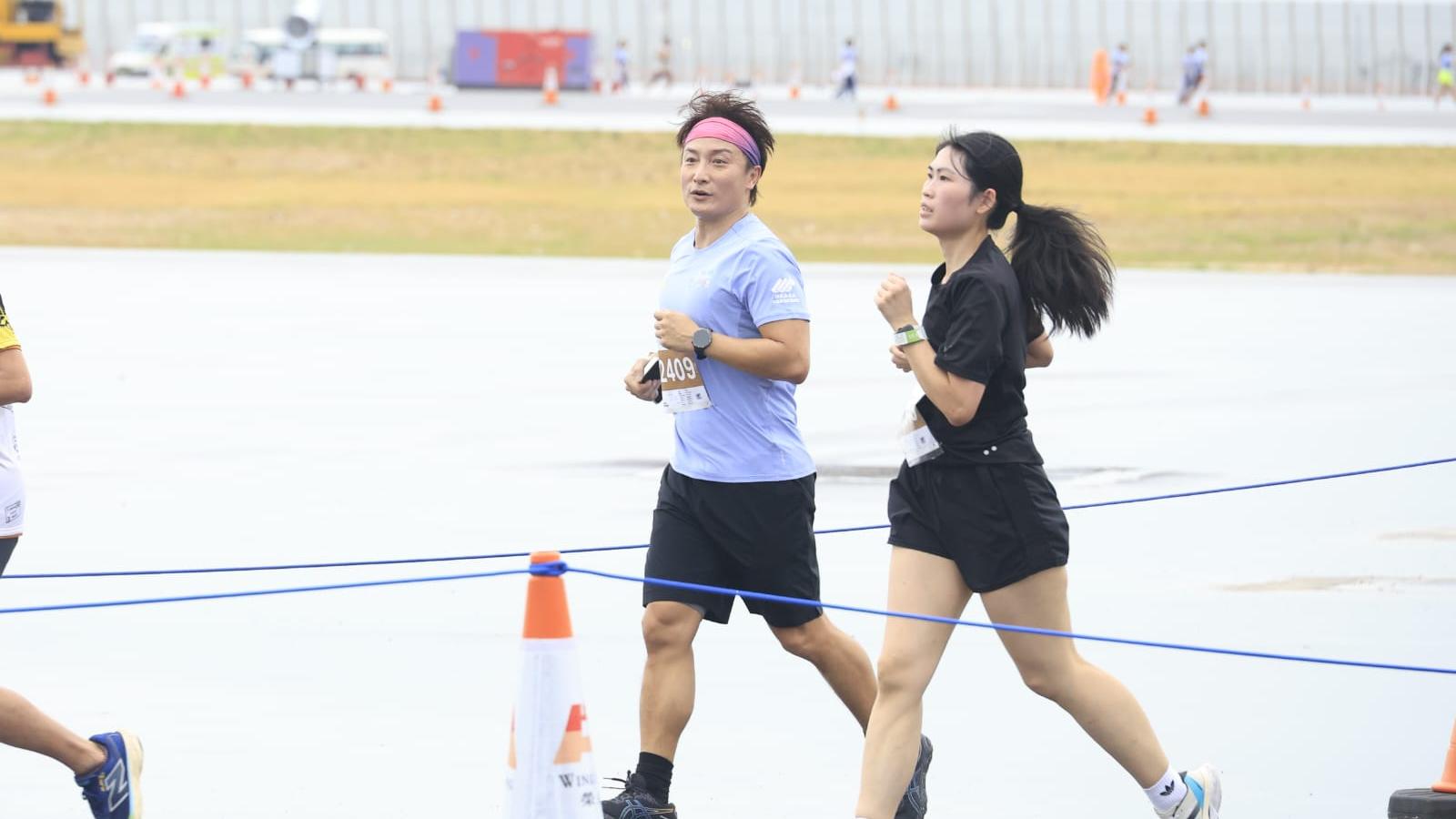 機場三跑馬拉松｜方力申無練跑參賽︰我都係游返水好啲