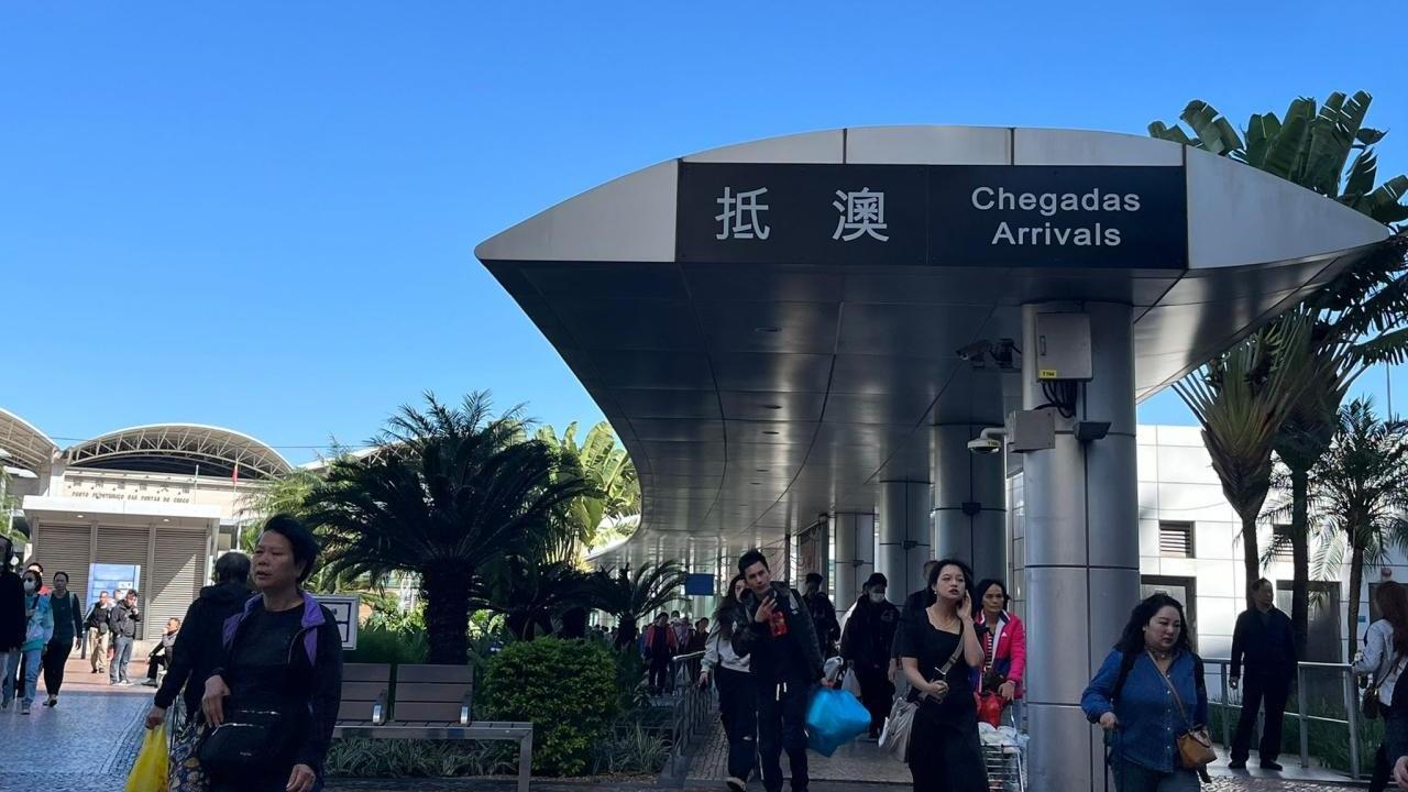 澳門治安警察局表示，會緊密留意口岸通關情況，確保新政策良好落實。（港台圖片）