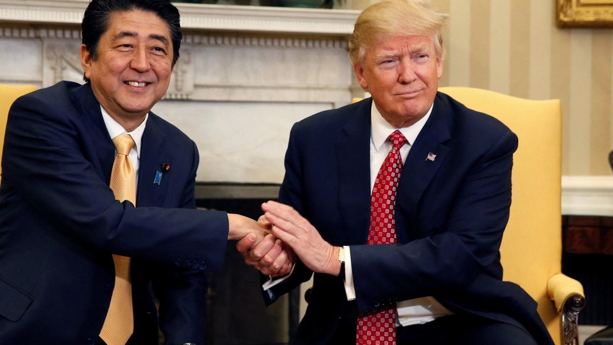 2017年2月，特朗普在白宮會見到訪的安倍晉三。(資料圖片)