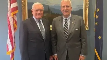 美退役陸軍中將凱洛格（左）將擔任俄烏特使。（圖/翻攝凱洛格社交平台X帳號）