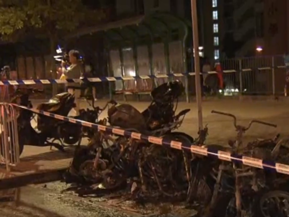 將軍澳35輛電單被焚毀　警方列縱火調查 (NOW新聞截圖)