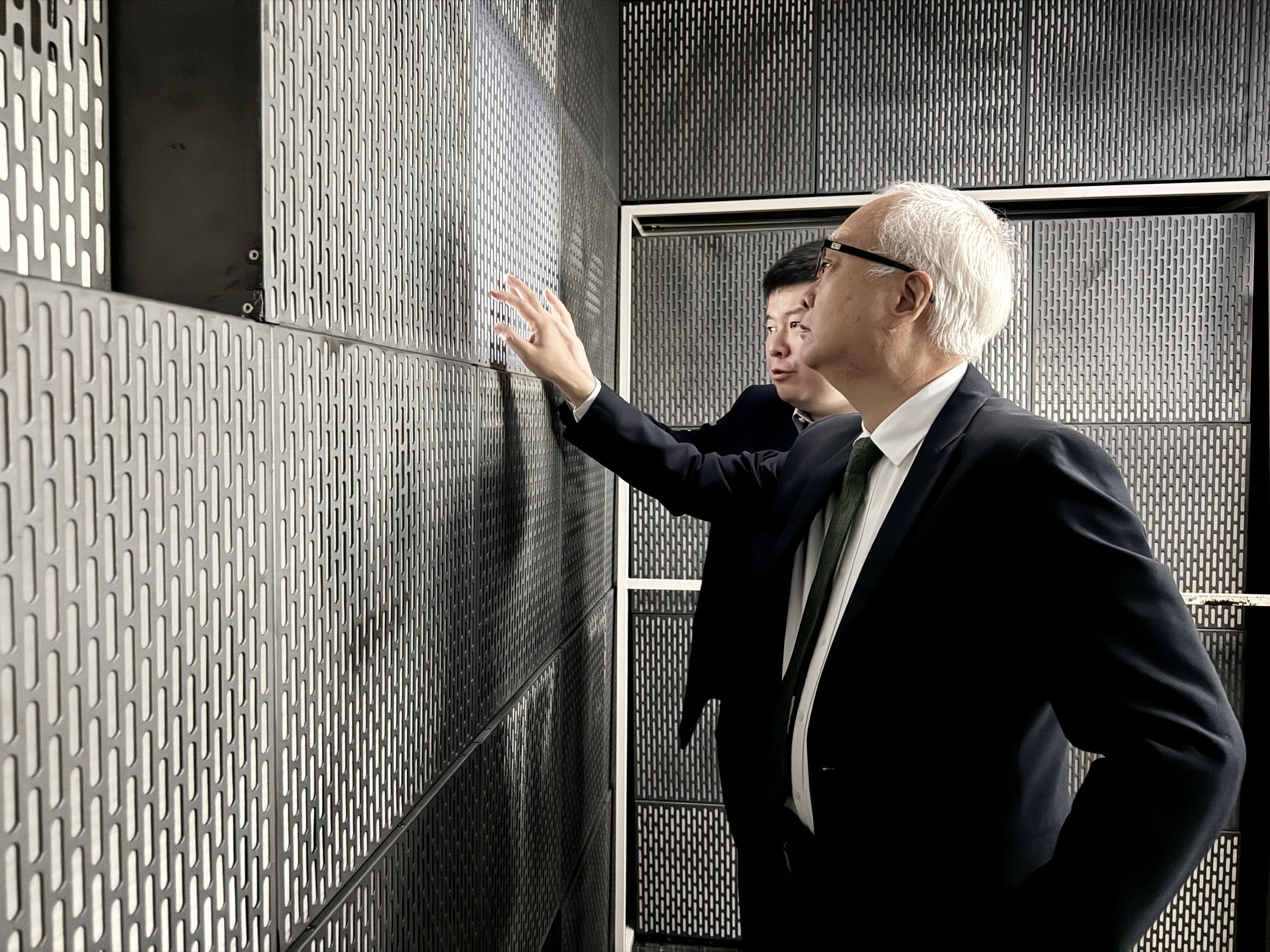 本地綠色創科企業盧米科技獲環境局的「低碳綠色科研基金」資助330多萬元，利用本地回收廢料升級再造成高價值聲學超材料產品。 （謝展寰網誌）