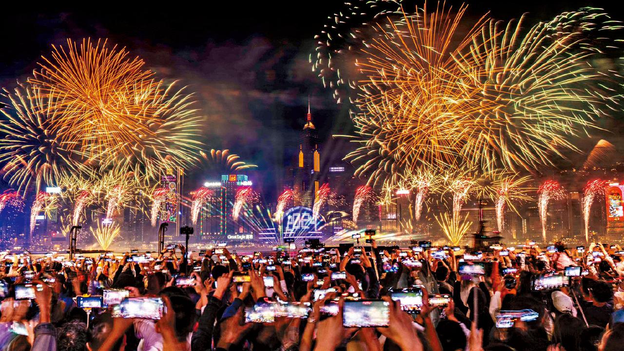 除夕多個口岸延長服務 港鐵通宵行駛  李家超：嚴陣以待 確保運作暢順