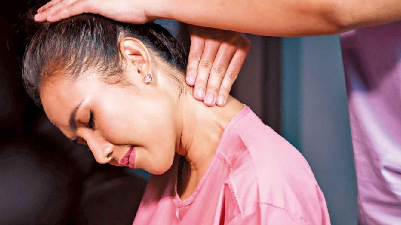 胡亂按頸隨時腦中風  