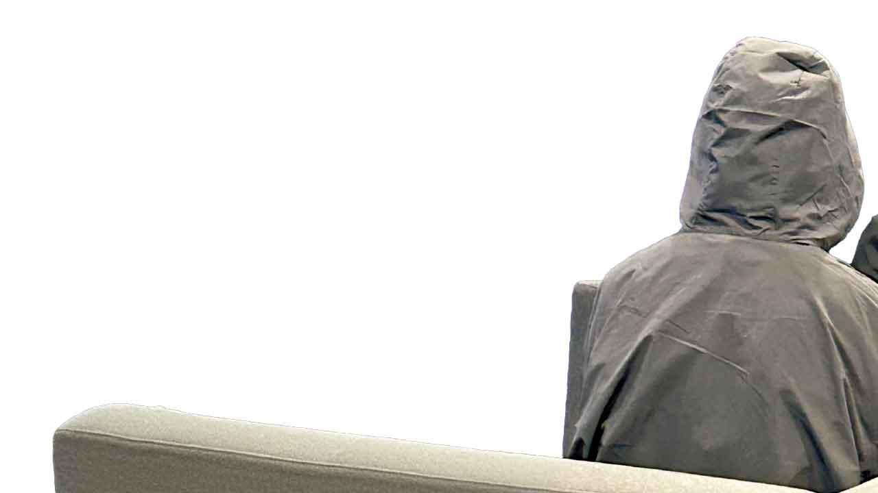 假冒官員騙案首10月874宗 騙徒新手法猖獗 單月91大學生中招 港漂生被呃50萬再遭誘騙赴泰 父母險失千萬