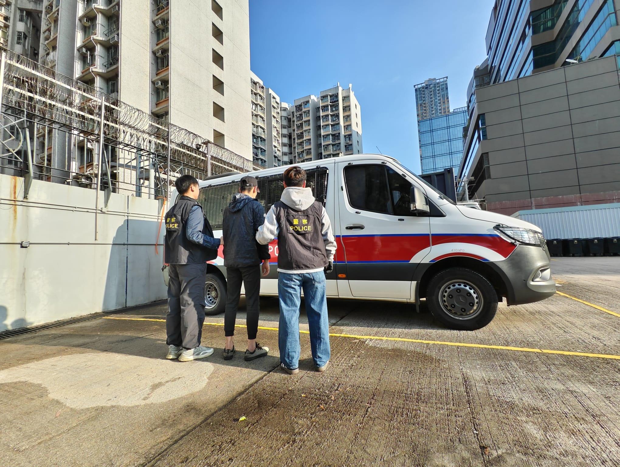 警深水埗檢2萬元海洛英　58歲男被捕 (警方圖片)