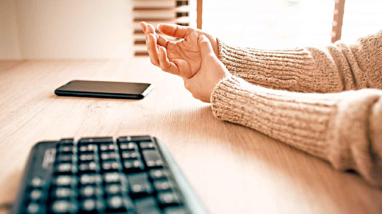 手腳麻痺無力 或患脊髓型頸椎病變