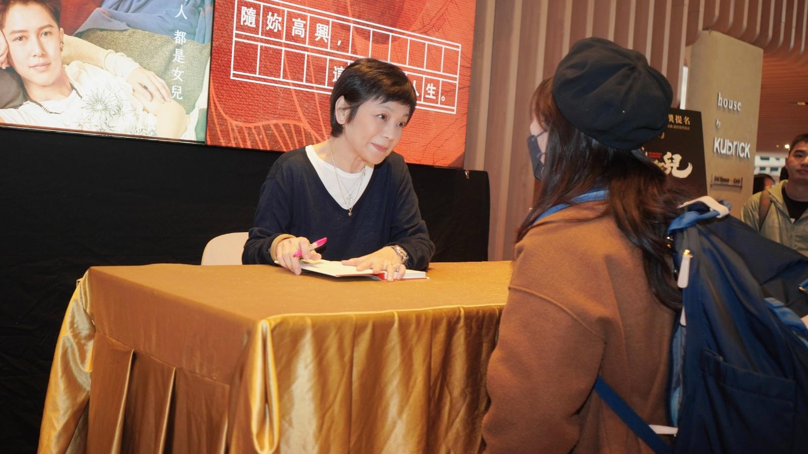 張艾嘉代表《女兒的女兒》答謝香港觀眾 辦特別場為200影迷簽名