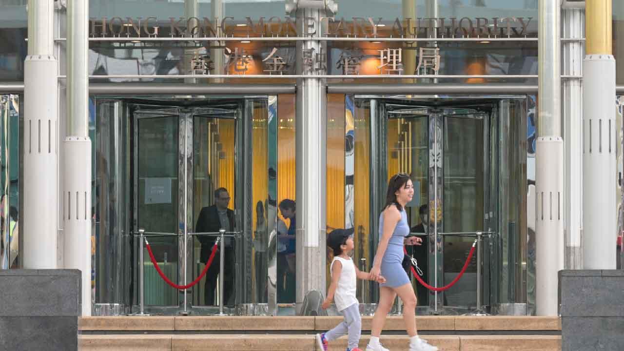 樓市明年難有起色 但長期將終回暖