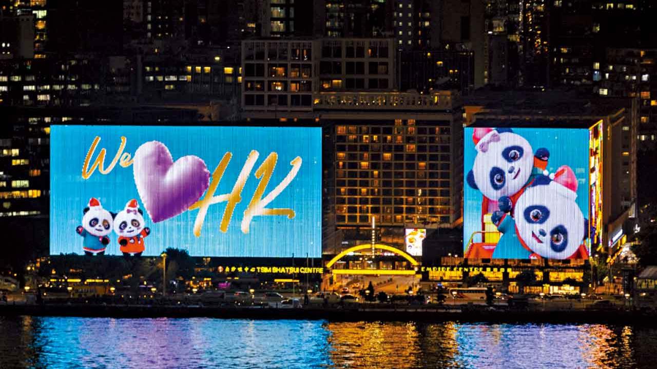 萌趣熊貓現身維港兩岸 送出「Pandastic Christmas」沉浸式光影匯演
