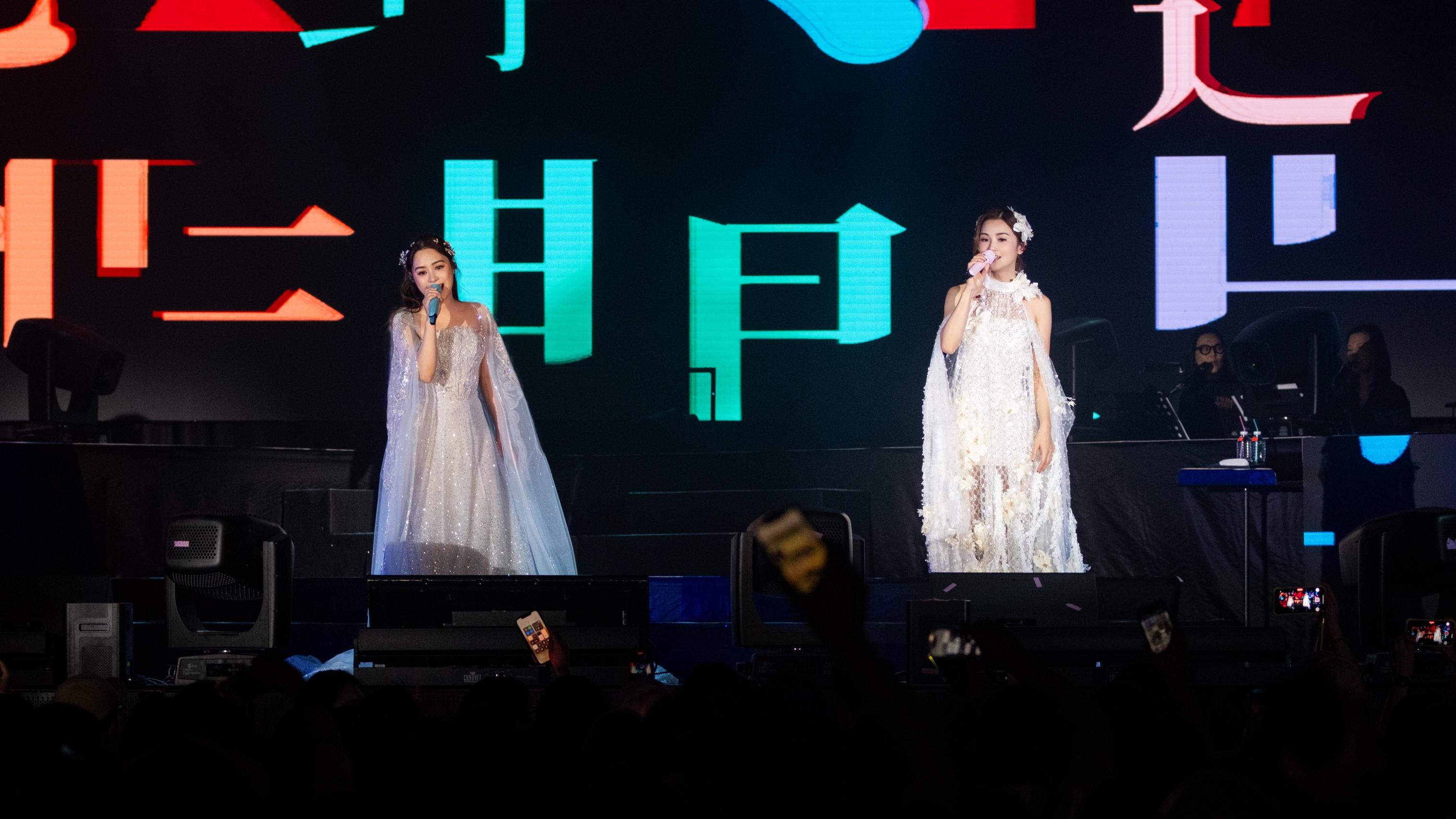 Twins唱足101場結束巡唱 阿Sa不捨多次落淚