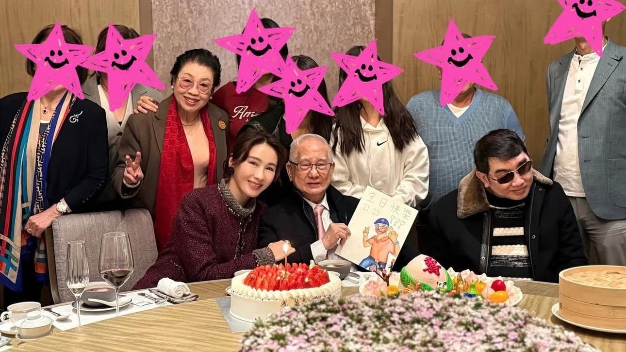 黎姿慶祝爸爸87歲生日曬三代同堂合照 大女旋風式長高成焦點