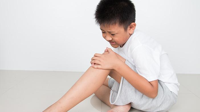 復健診所復健科王竣平醫生就指出，兒童也有罹患關節炎的可能，且因為症狀不容易被察覺，籲請家長要多留意孩子的情況。