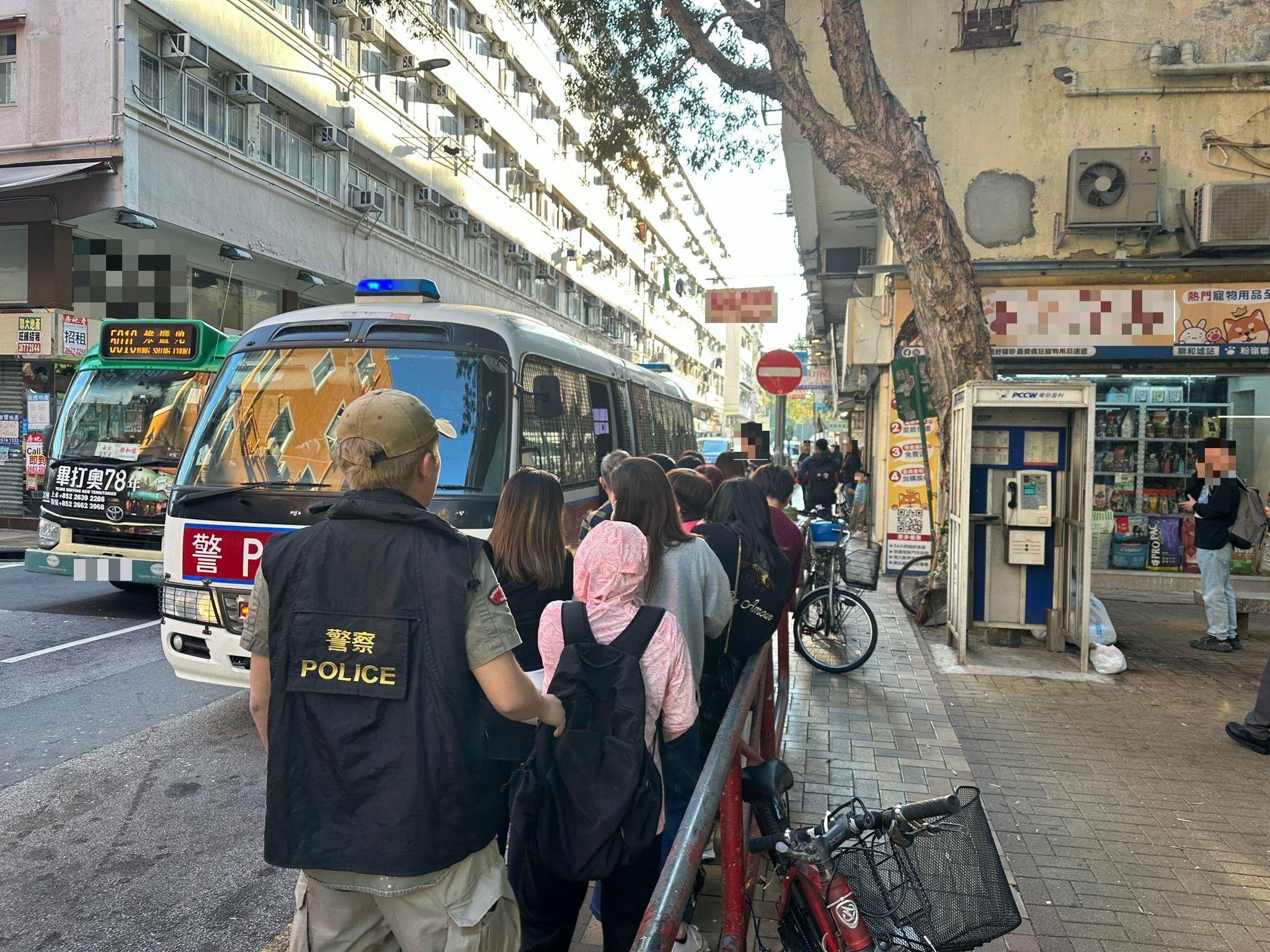 警搗破粉嶺非法麻雀賭檔拘14人(警方圖片)