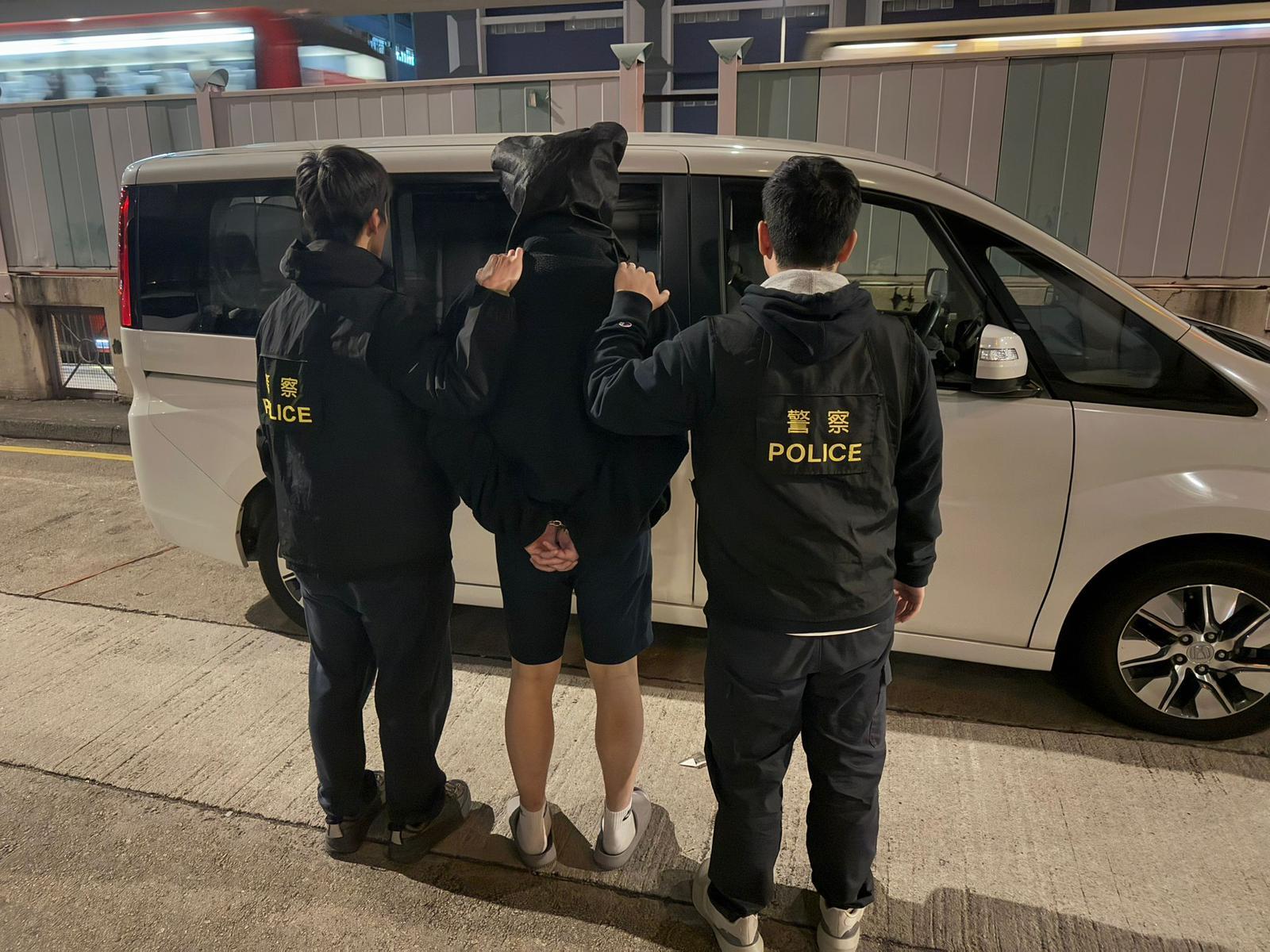 警方葵芳邨檢52萬元太空油等毒品，19歲販毒男被捕。 (警方圖片)