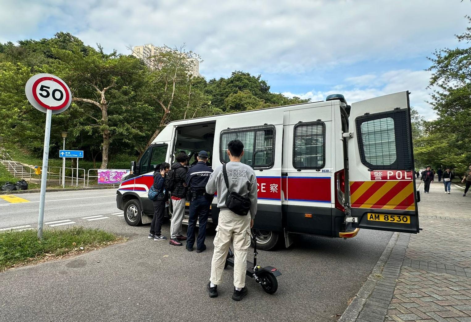 大嶼山交通日發112張「牛肉乾」　拘3電動車車主 (警方圖片)
