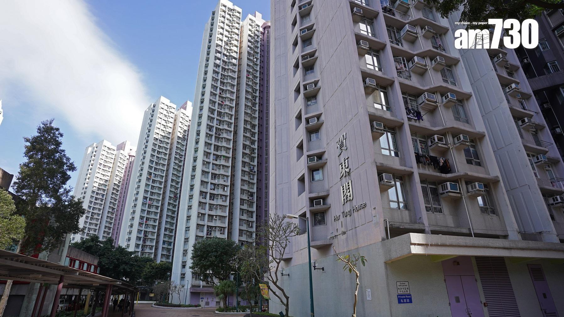 白居二家庭客睇中東涌裕東苑大三房中層開揚戶，斥442萬元承接自用。