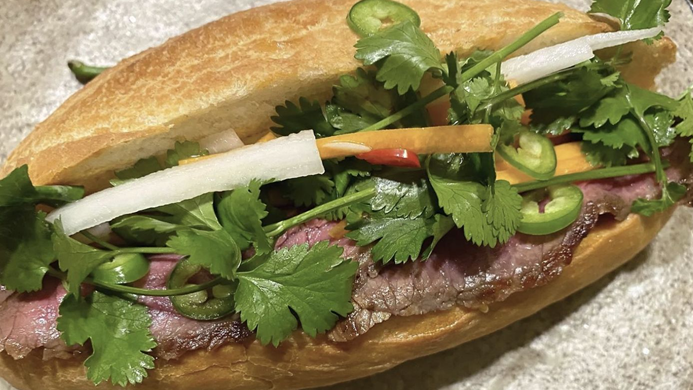 越南旅遊｜越南法式麵包致集體食物中毒379人入院1死 