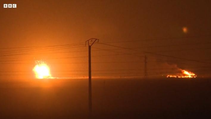 敘利亞於Qamishli附近一處軍事基地發生猛烈爆炸。(互聯網)