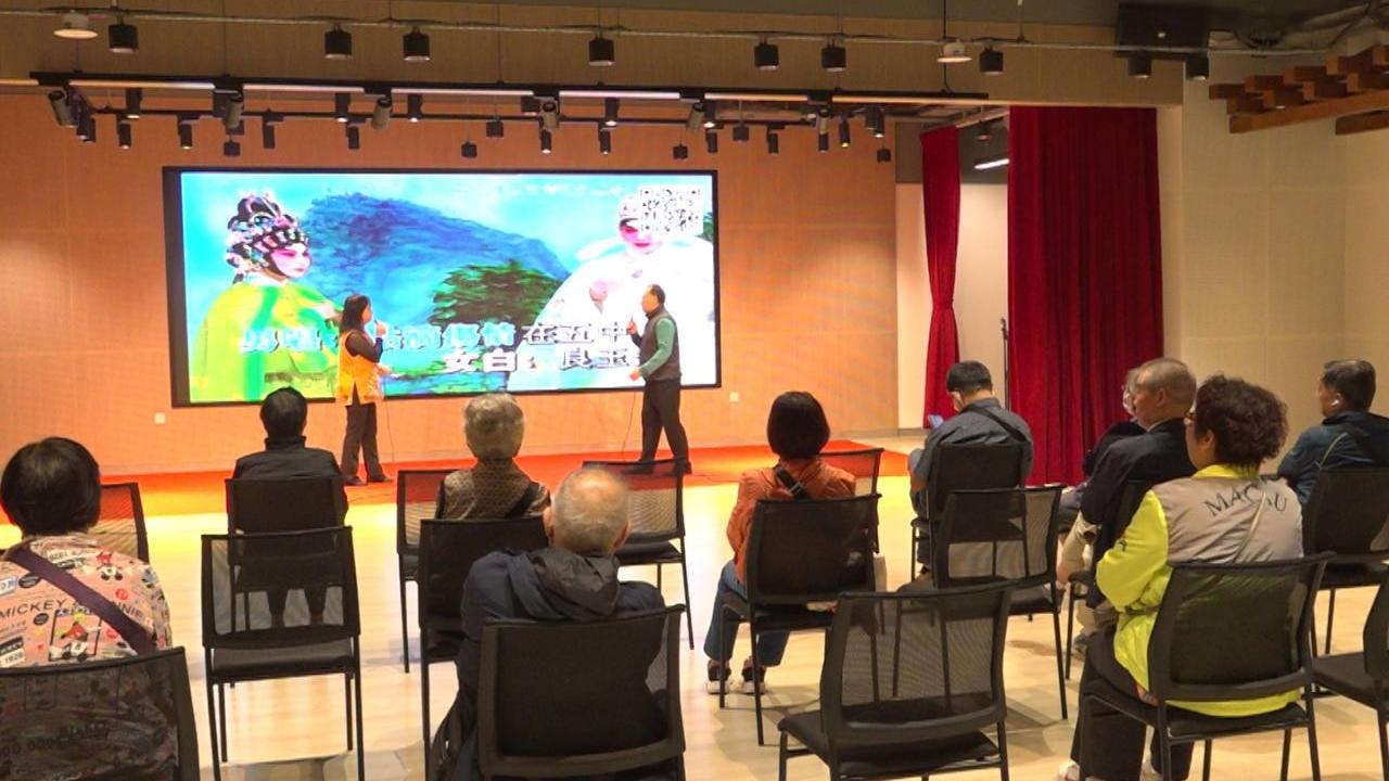 澳門長者公寓內設文娛空間，包括有粵劇室。（港台圖片）