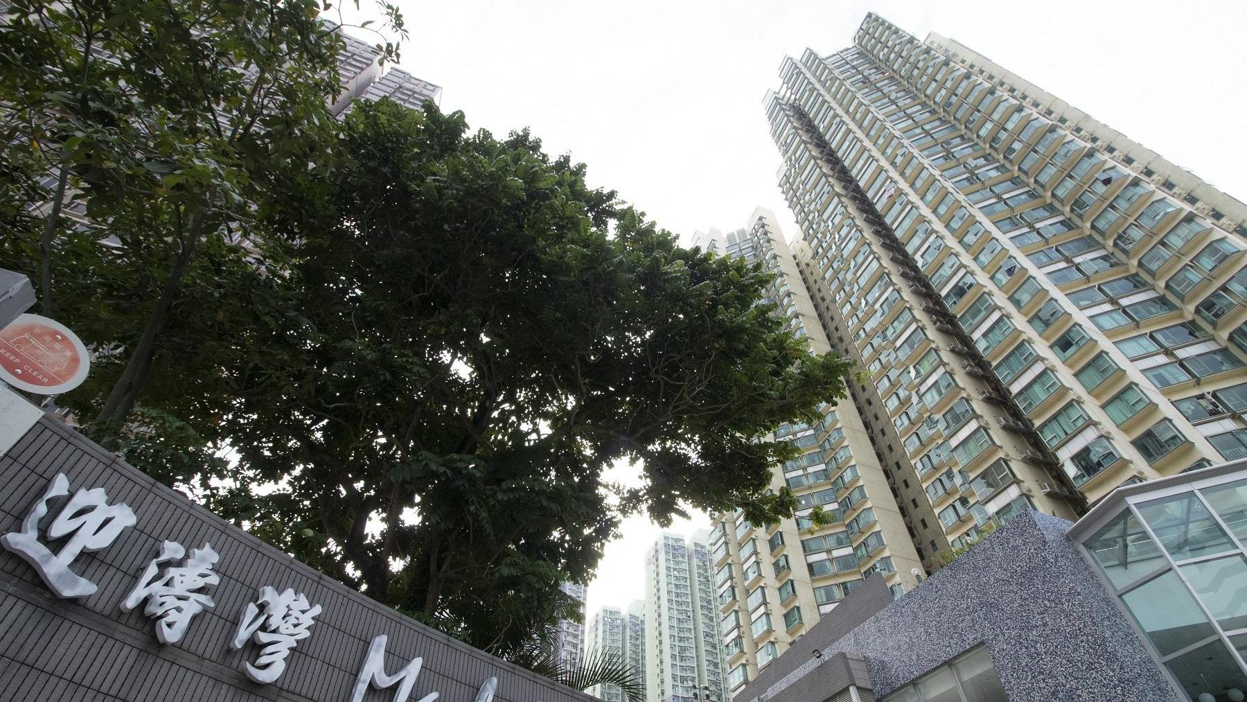 馬鞍山迎濤灣一伙自製高層相連戶，以1,398萬元沽出，呎價不足9,600元。