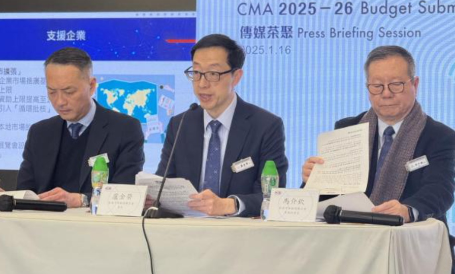 盧金榮（中）表示，政府須採取手段恢復財政收支平衡，但香港正處於關鍵經濟轉型期，要繼續支援企業應對挑戰。（港台圖片）