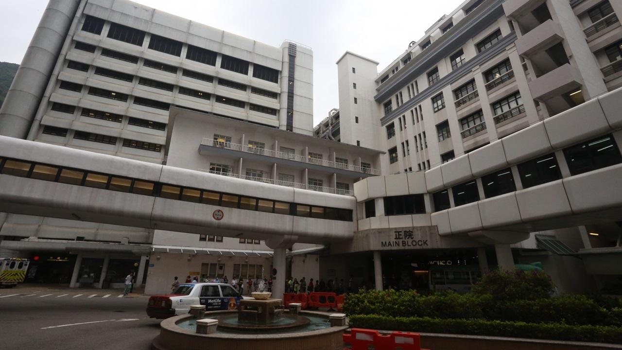 金鐘道六旬婦遇截查，疑用雨傘襲女警被捕。(資料圖片)