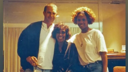 奇雲高士拿70歲生日 出帖懷念雲妮侯斯頓