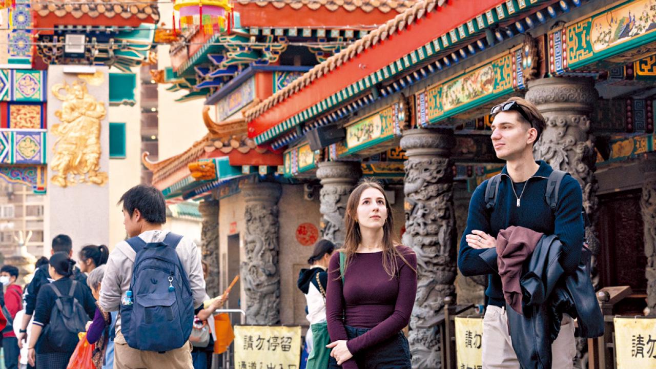 去年4500萬人次旅客訪港 留港時間微跌至3.2晚