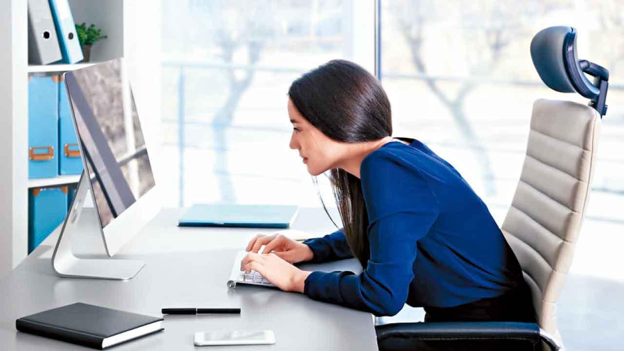 三大坐姿危害頸椎 五十肩降至30歲